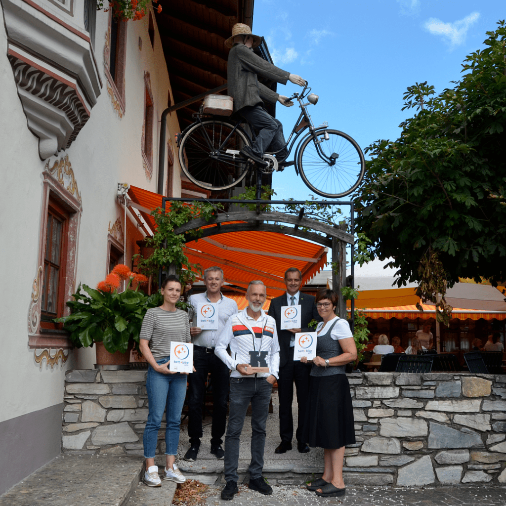 Blije eigenaren ontvangen de bed en bike certificering in Kufsteinerland