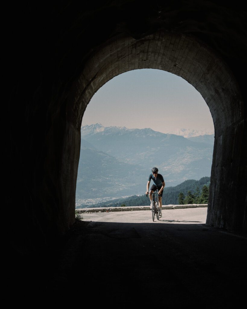 Tunnel, Sander KOlsloot, fietsen in crans-montana, lac de tseuzier, fietsen in zwitserland, fietsen, cycling, wielrennen, klimmen, bergen, cols, col, etxeondo