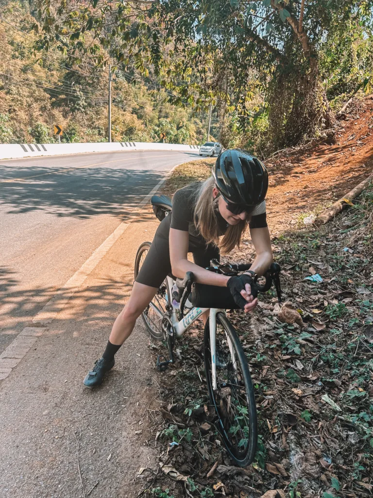 bikepacking trip in een vreemd land, nynke cuperus, rusten, uitrusten, fietsen in thailand