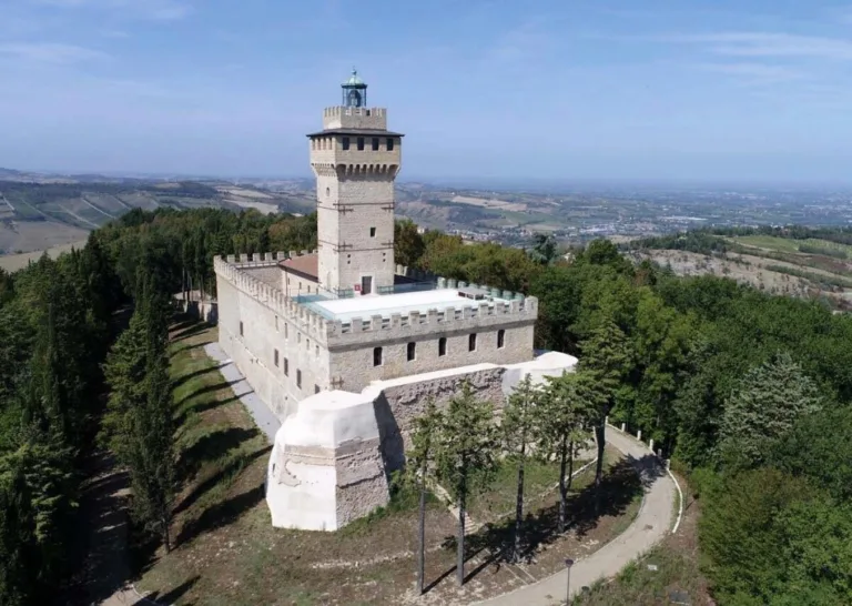 roccadelle camminate, mussolini, fietsen in emilia-romagna, fietsroute emilia romagna