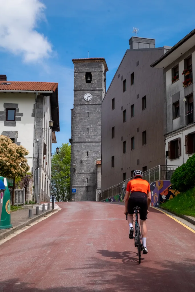 fietsen in Baskenland, baskenland fietsroute, alto de Alkiza, klim naar Alkiza, Etxeondo, Sander Kolsloot