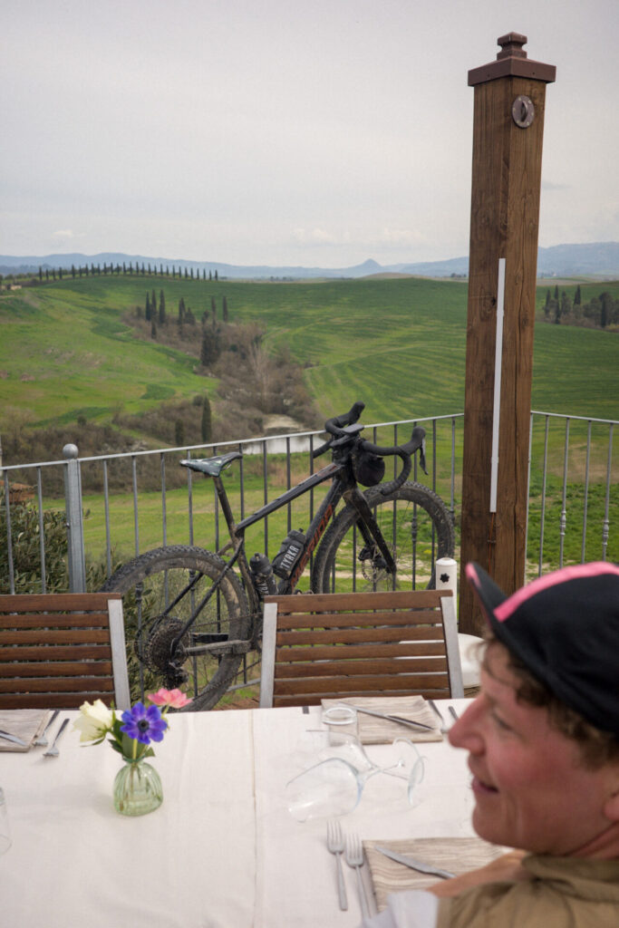 lunch with a view, toscana gravel, gravelroute toscane, toscana, gravelroute italië