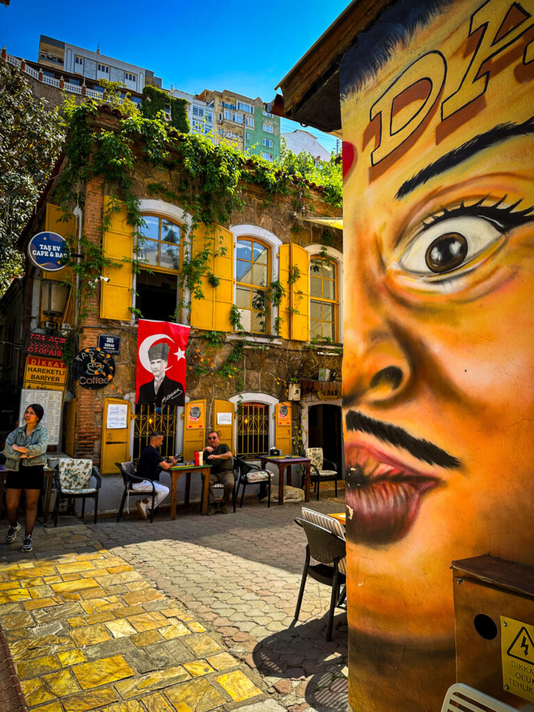 Cycling in İzmir, old neighbourhood