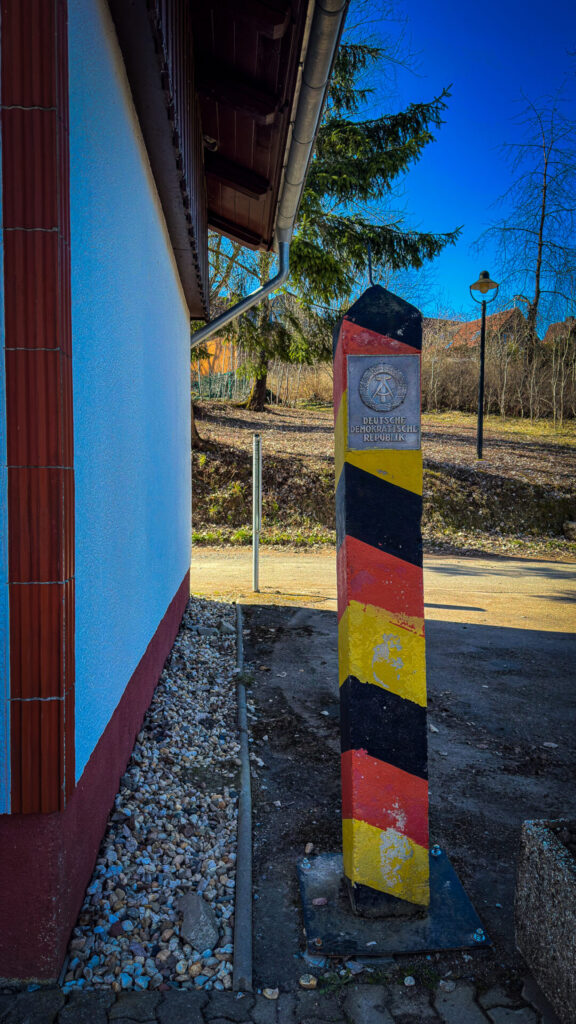 Grenspaal, oost-duitsland, west-duitsland
