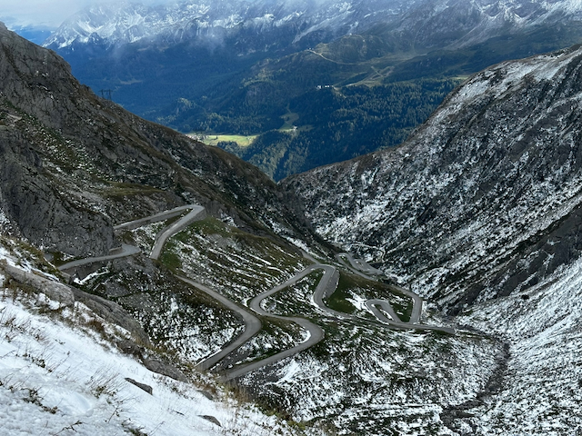 Gotthard pas, San gottardo, sneeuw op de San Gottardo, sneeuw op gotthard pas