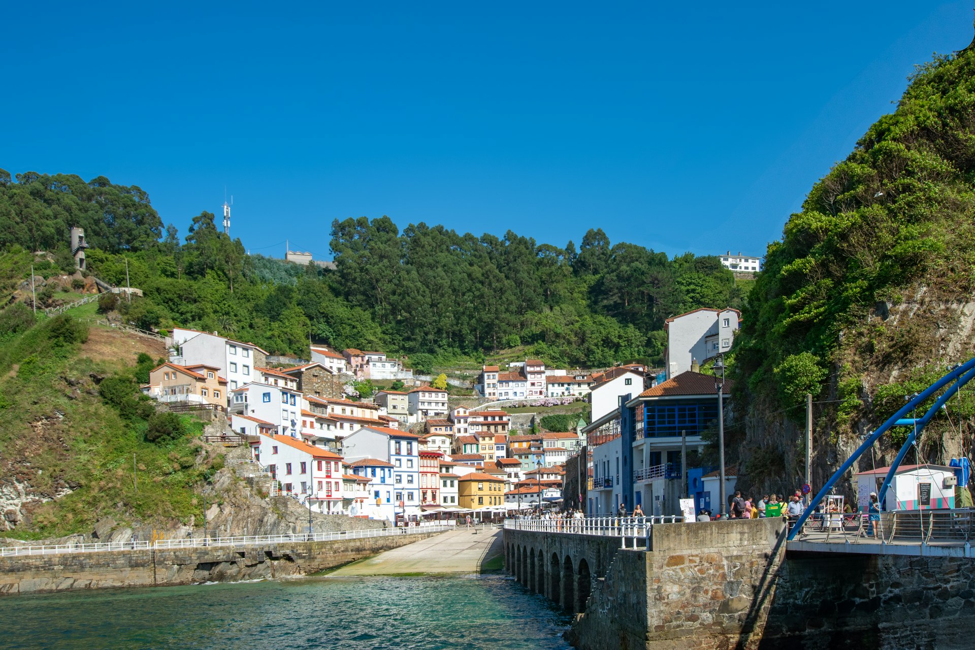 Rivier en brug in Asturië